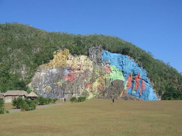 这里人均收入160,到处是老爷车和抽雪茄的大妈