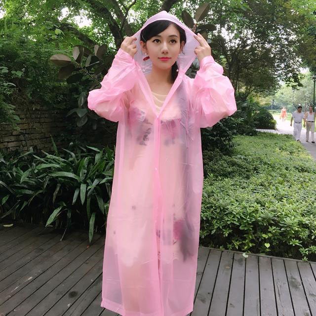 电动车装雨棚,不安全!学精明女人换上这懒人伞