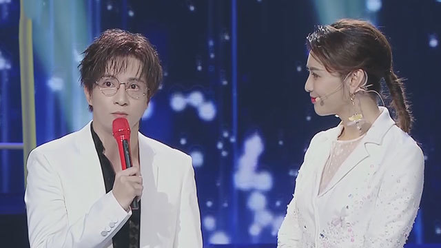 薛之谦惊艳亮相 完美诠释歌曲《摩天大楼》