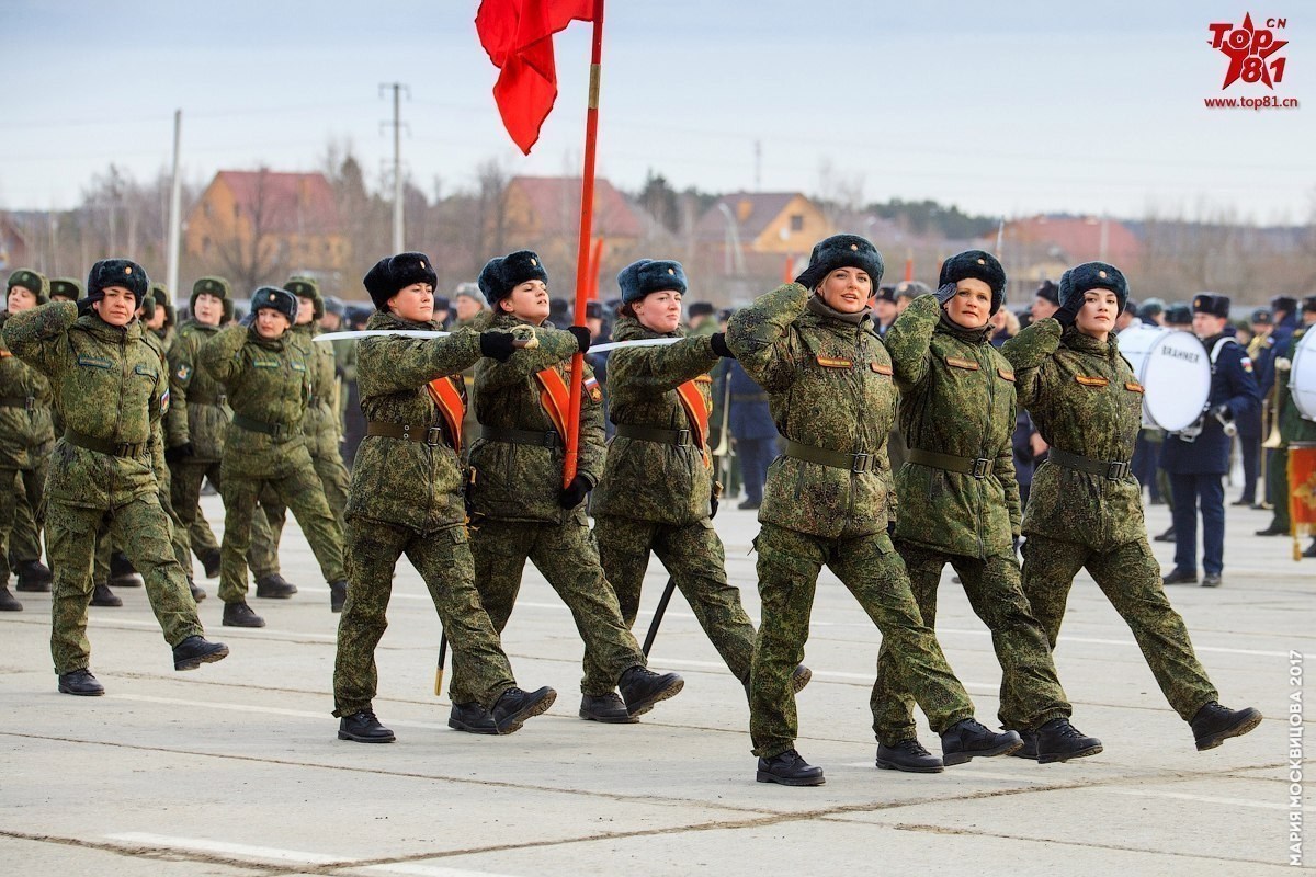 俄罗斯胜利日阅兵彩排 女兵穿防寒军服亮相 俄罗斯胜利日阅兵彩排 女兵穿防寒军服亮相