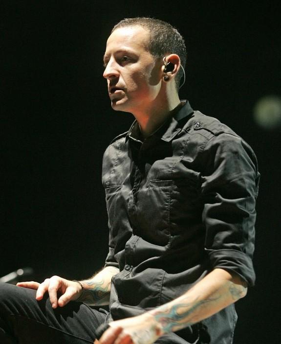 林肯公园主唱轻生原因仍不明 两月前刚买下豪宅