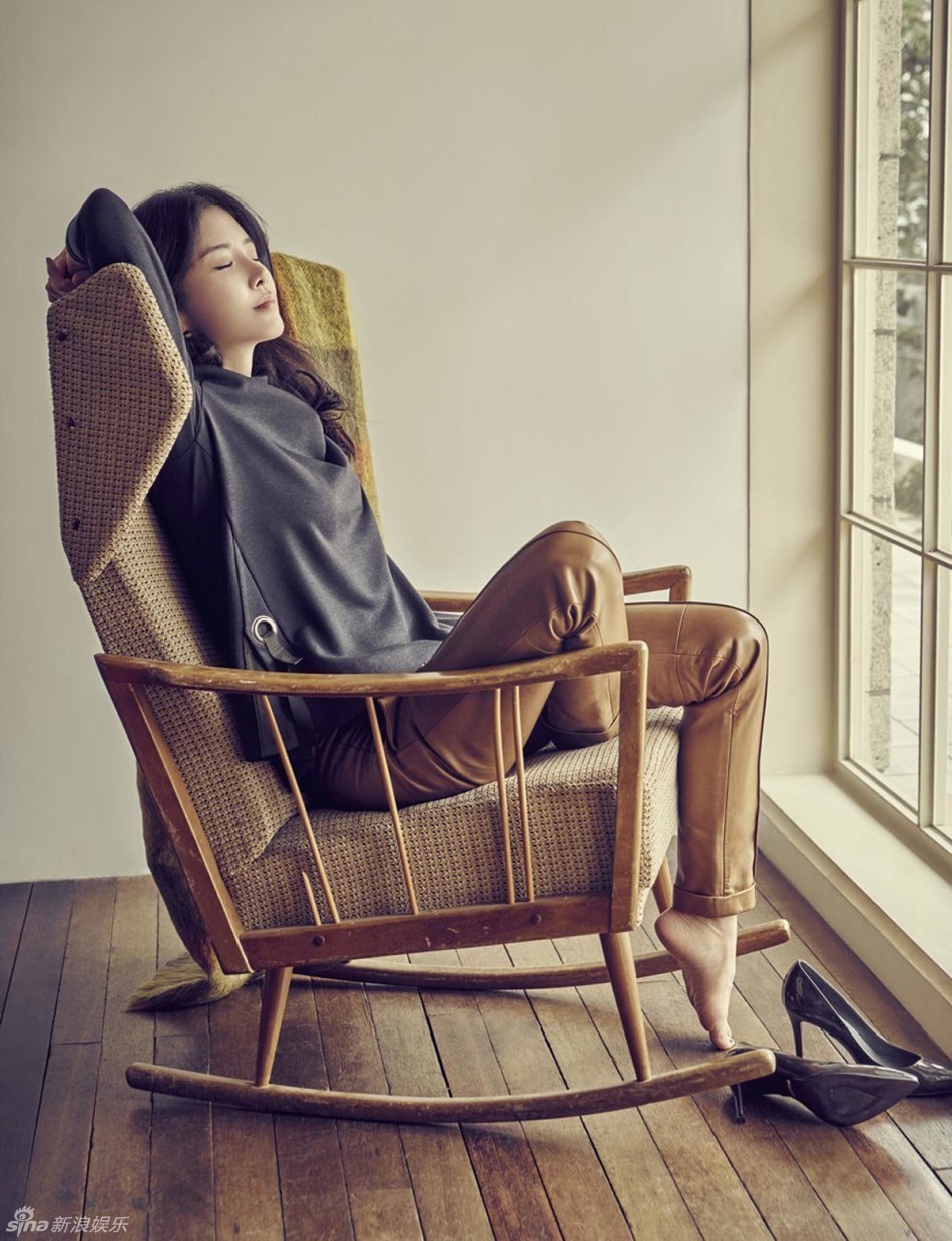 李宝英受邀为杂志拍写真 将于下月带着新剧《悄悄话》复出