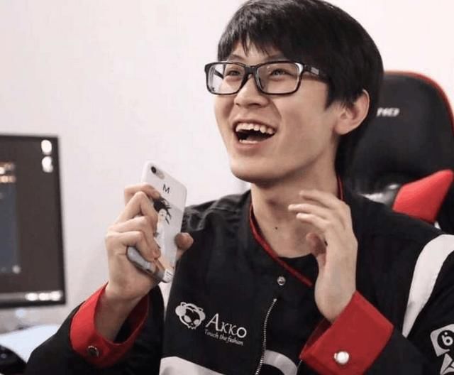 网友爆料EDGiboy未出道前是网瘾少年,去EDG