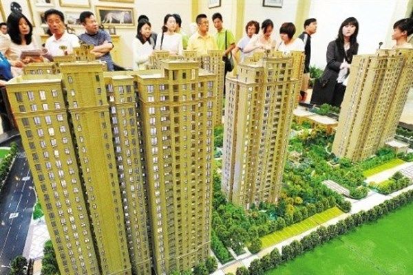 河南开封电视台记者楼盘采访被打:两名施暴者