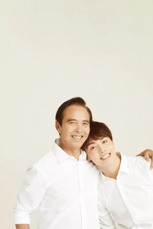 马天宇爸爸突然去世,他的一句悼念词却被众人