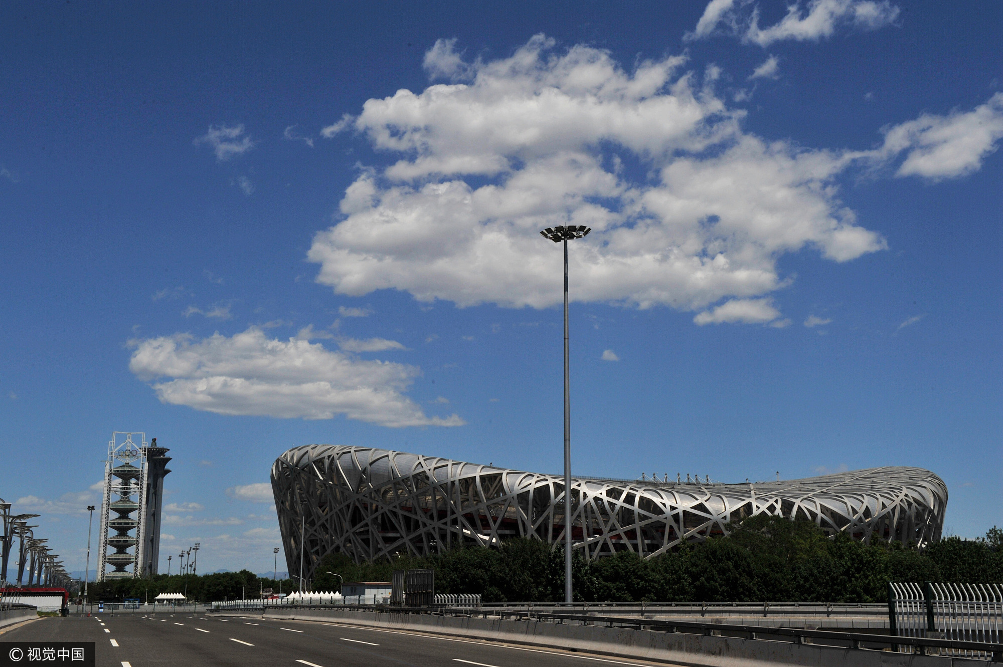 2017年5月14日,“一带一路”国际合作高峰论坛在北京召开。当日风光绮丽,蓝天白云迎接客人的到来。