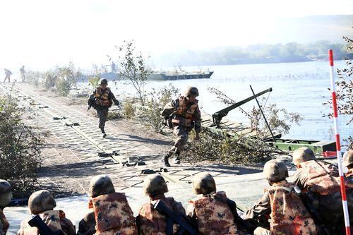 俄近四十年来最大规模军演拉开帷幕,中国军队