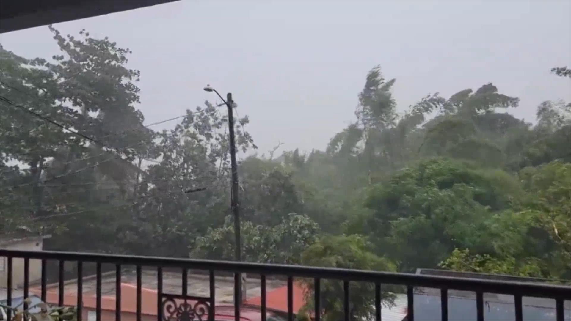 飓风“菲欧娜”临近 波多黎各进入紧急状态