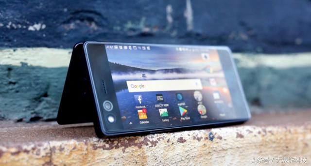 国产手机良心价!中兴双屏手机:国外售价高于国