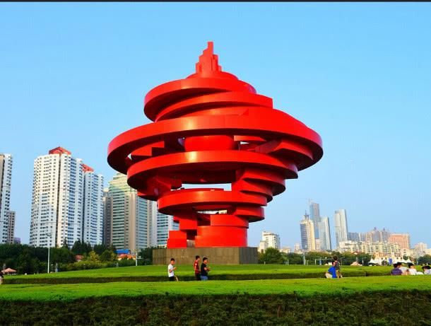 青岛的一条小吃街,专坑外地人,本地人根本不去