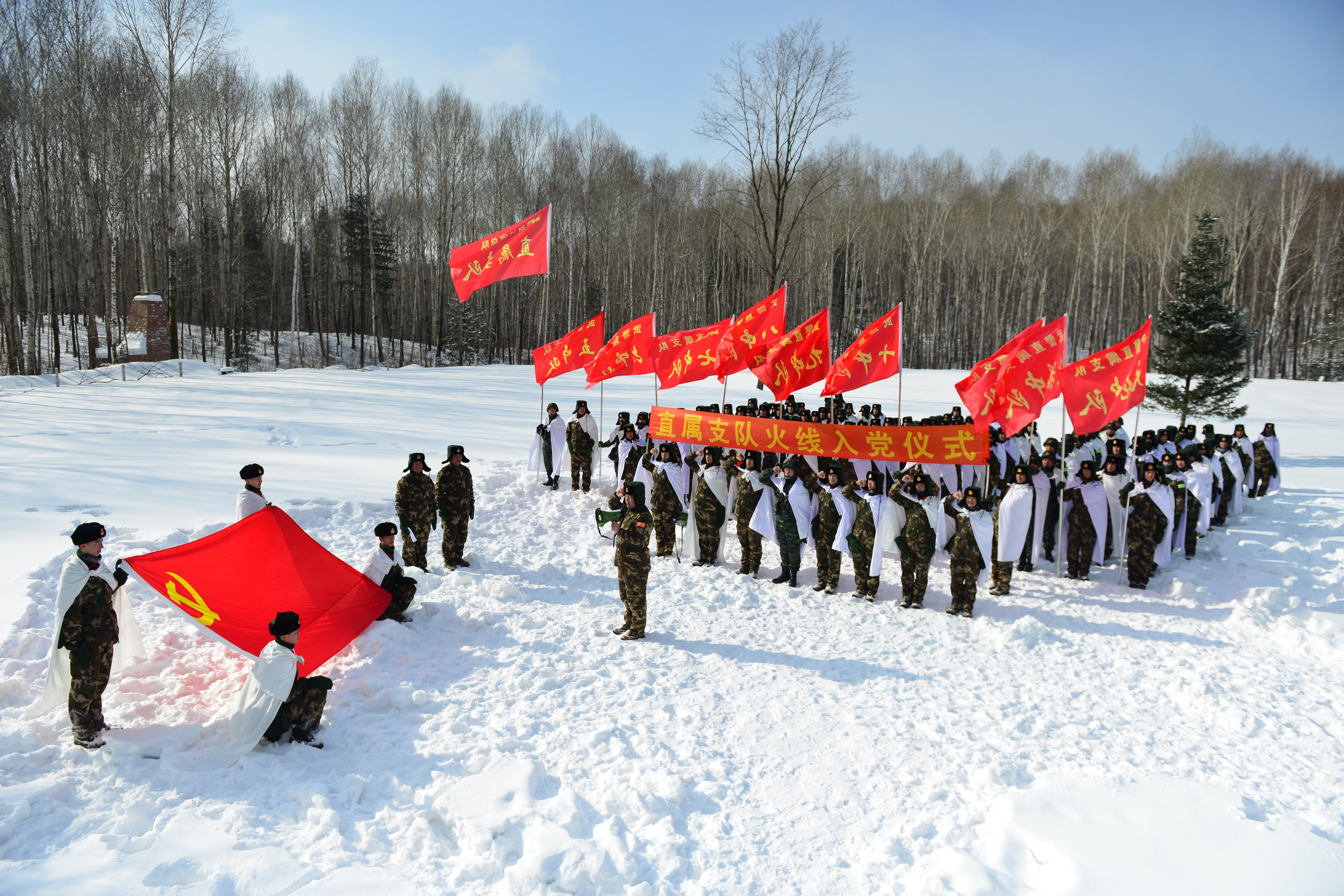 2016年1月23日，武警吉林总队组织官兵重走抗联路，学习抗联历史、缅怀革命先辈。梁永刚摄