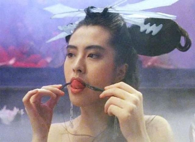 女星吐舌头:王祖贤妖娆,热巴可爱,杨幂画面尴尬