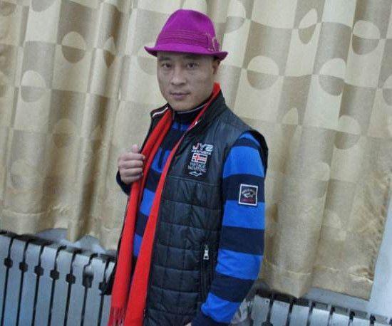 刘小光全家生活照曝光，为赵本山收最性感徒孙，儿子帅气不随爹!