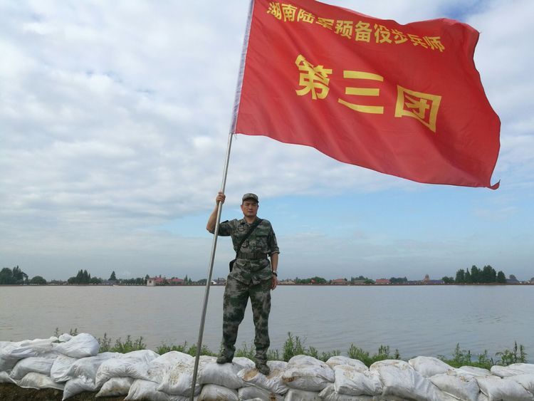 南部战区首长视察一线参战官兵,鼓舞人心