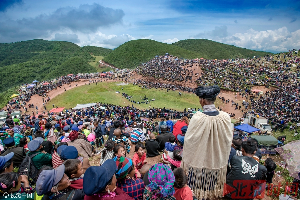 四川凉山州欢度彝族火把节 斗牛斗羊赛马 四川凉山州欢度彝族火把节 斗牛斗羊赛马