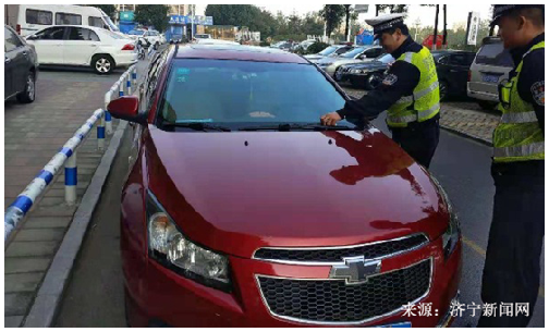 济宁交警执法新增 神器PDA,让执法更加公正