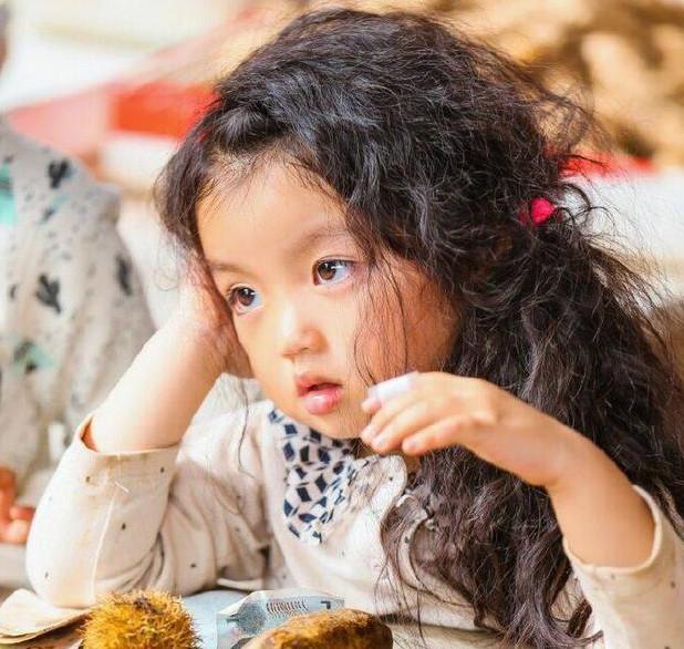 《爸爸去哪儿》小萌娃阿拉蕾,近照美得不敢信