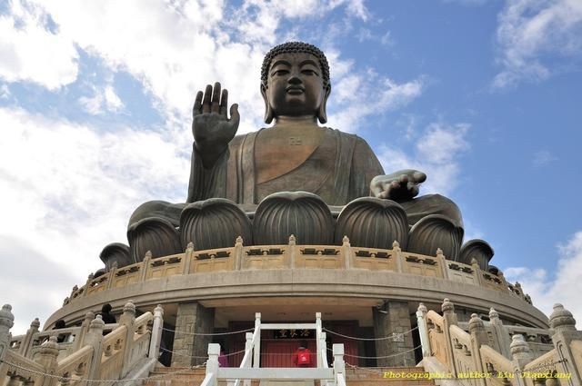 靈山大佛坐落於無錫馬山秦履峰南側的小靈山地區,大佛所在位置系唐