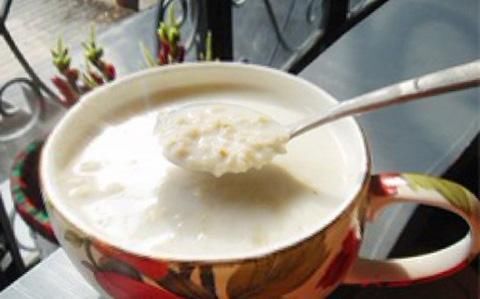 为什么健身减肥的人都爱喝牛奶煮燕麦片?