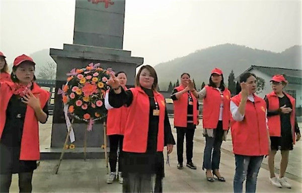 湖北赤壁社会团体联合组织羊楼洞烈士陵园扫墓