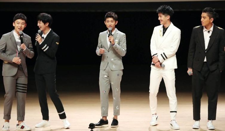 你永远不会知道王俊凯有多高,除非你看到他和