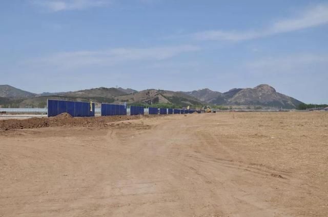 向劳动者致敬五一期间锦州北站建筑工人依然在