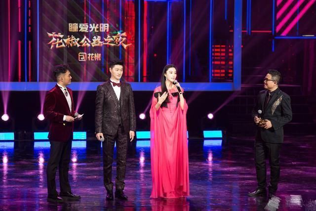 范冰冰爸爸和李晨同框,长得比李晨还年轻,网友