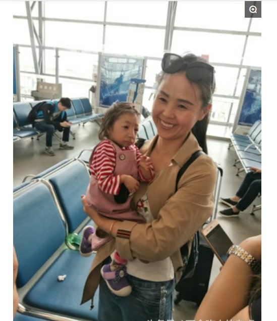 16岁女孩像1岁小孩,身高64厘米体重10斤,网友