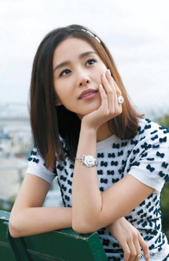 刘诗诗一身中国风晚礼裙,惊艳韩国红毯 网友:这