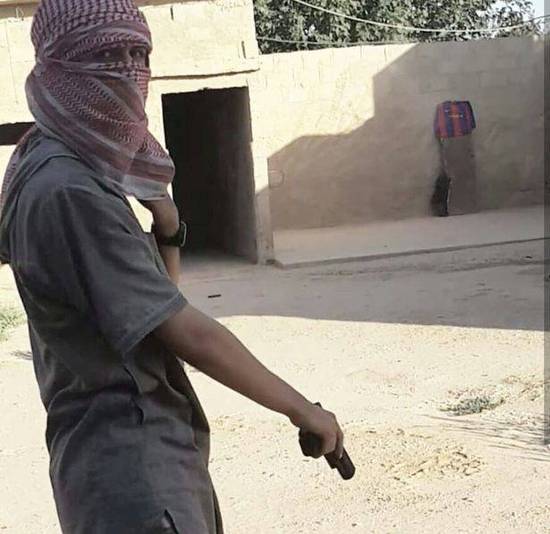 恐怖分子们似乎也不愿意放过这个可以大赚眼球的好机会,isis近日发布