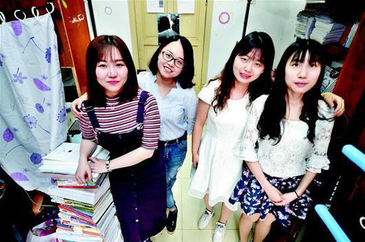 学霸寝室?一大学四名女生被15所国外名校录取 学霸寝室?一大学四名女生被15所国外名校录取