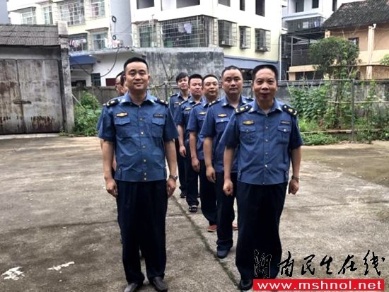 湖南湘潭县交通运输局展执法队伍开准军事化训
