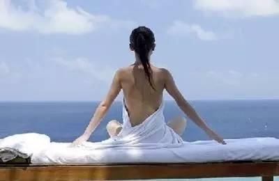 撞背功撞开背部经脉,疏通膀胱经、打通督脉,活络全身血脉(来源:北京时间) 撞背功撞开背部经脉,疏通膀胱经、打通督脉,活络全身血脉(来源:北京时间)