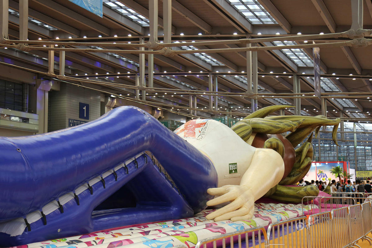 本次展览的重头戏要数全球唯一的巴蒂娃娃充气城堡。