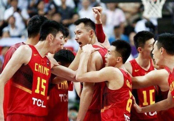 中国男篮未来核心得依易建联为标准 丁彦雨航