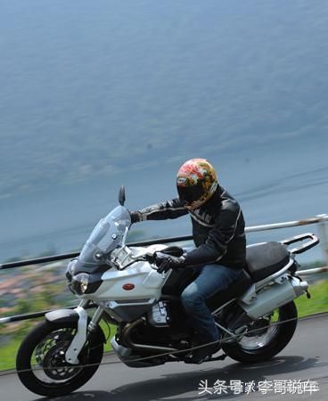 巡航重机车,双缸引擎,大型休旅摩托车,宝马R12