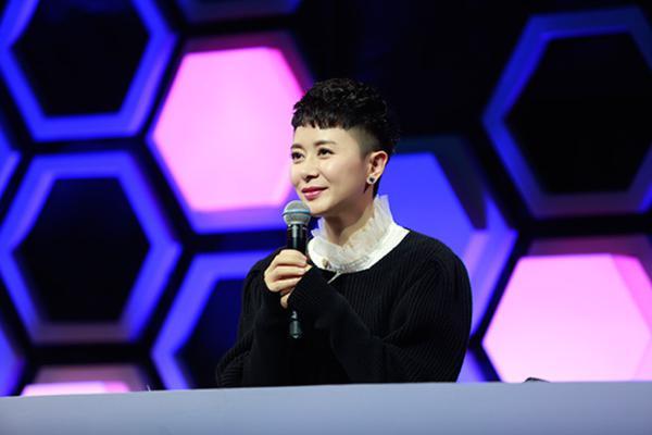 张恒助力"艺考梦" 送红围巾为王俊凯加油打气