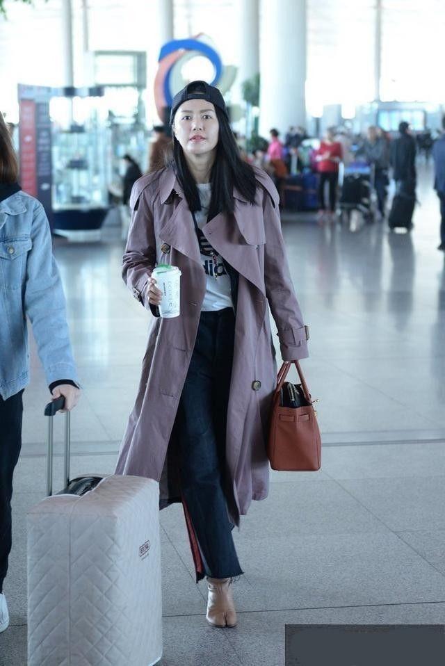 景甜钟爱驴蹄鞋,杨颖常穿超高跟鞋,瞬间觉得很