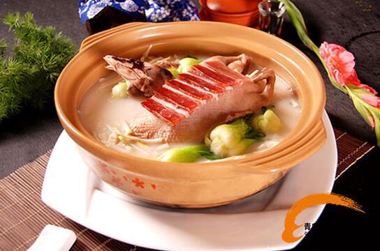 临沂人想学鲁菜,为什么选青岛新东方?