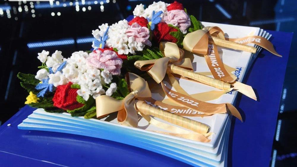 永不凋谢!非遗技艺钩编“绒耀之花” 北京冬奥会颁奖花束成恒久纪念 永不凋谢!非遗技艺钩编“绒耀之花” 北京冬奥会颁奖花束成恒久纪念