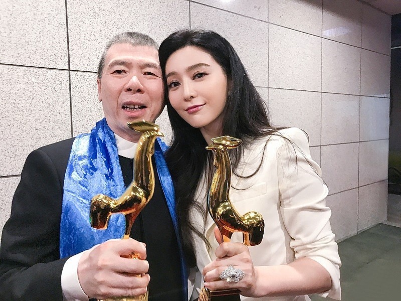 冯小刚称没阴阳合同没逃税 崔永元怒怼:你的罪恶都在我的抽屉里 冯小刚称没阴阳合同没逃税 崔永元怒怼:你的罪恶都在我的抽屉里