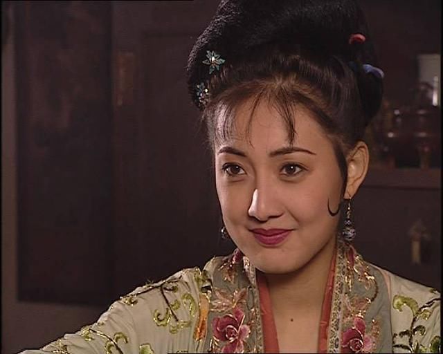 《大决战》饰小新娘,《重案探组》里的秦小乔,《大贪官和珅》中饰演