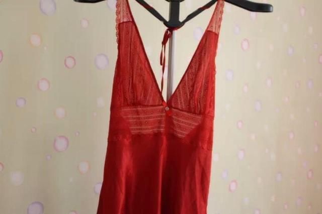 新婚夜老公送我红色睡衣,婆婆和我说一话,我将