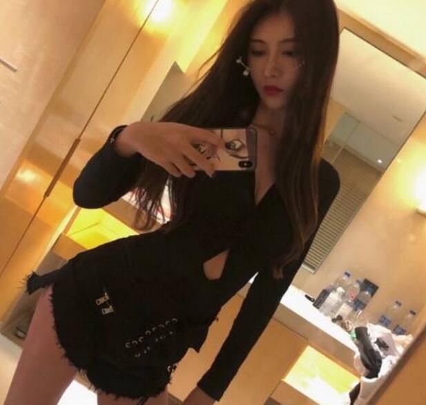 德玛西亚杯让这位长腿解说火了,网友深挖,私下