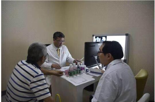 台湾长庚医院来蓉交流义诊 提出诊疗肿瘤病人