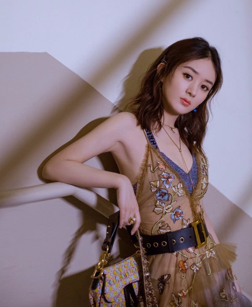 赵丽颖穿性感薄纱王丽坤演绎蝴蝶美人 这名小花旦的着装却亮了 赵丽颖穿性感薄纱王丽坤演绎蝴蝶美人 这名小花旦的着装却亮了