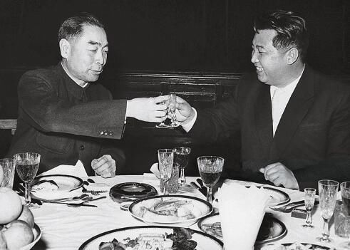 周恩来逝世,某国领导人哭红眼睛,立刻提出要来