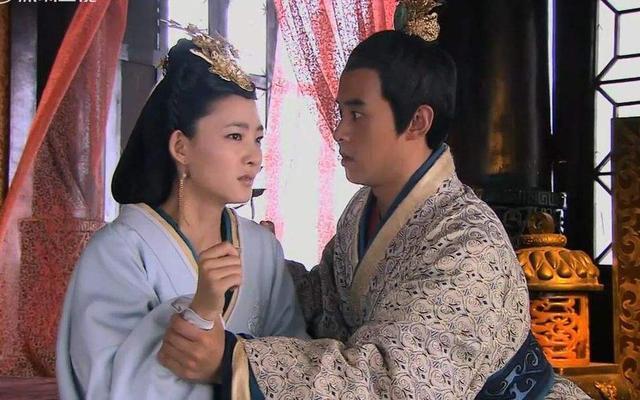 妃子来例假,让侍女代替自己陪皇上睡觉,没想到竟挽救了整个王朝