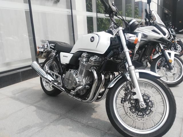 探访进口本田摩托车专卖店 Honda DreamWin