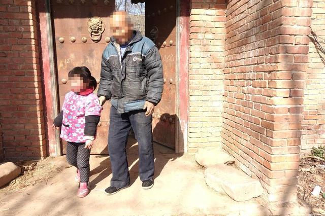 年轻女子爱上六旬继父 生下俩娃最小4岁 年轻女子爱上六旬继父 生下俩娃最小4岁